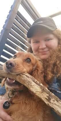 Mig med mine forældres yngste hund, Cocio (cocker spaniel).