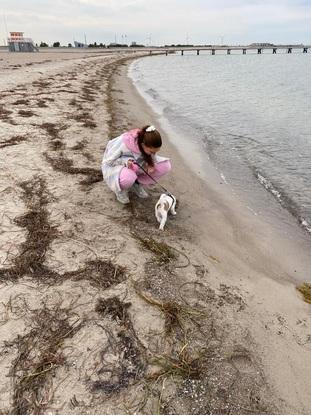 Hun kom på stranden